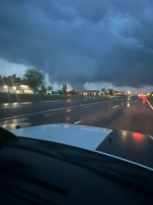 Fuertes Tormentas Azotan Llanuras Del Sur De Los Estados Unidos Al