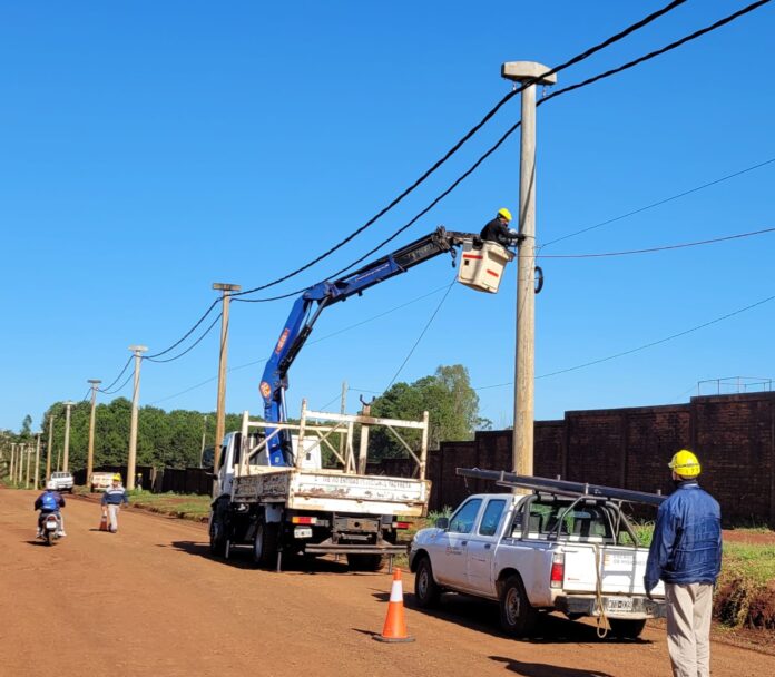 Nuevo-tendido-electrico-en-linea-de-33-KV-de-Posadas-1