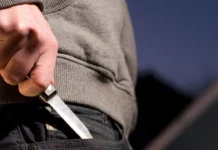 Crimen en Avellaneda: un adolescente de 15 años mató de una puñalada a un joven en una barbería