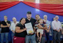 Passalacqua entregó más de 60 títulos de propiedad en Puerto Rico