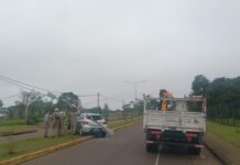 Un automóvil colisionó contra un poste en la avenida Las Heras de Posadas