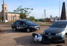 Siniestro vial entre moto y auto dejó a una mujer herida en Posadas