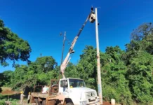 Reemplazan postes de madera por estructuras de hormigón en la línea de 33kv entre Eldorado y Pozo Azul