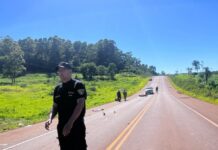 Un motociclista sufrió lesiones graves tras ser embestido por una camioneta que se dio a la fuga