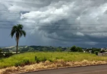 Alerta roja por ciclón extratropical en Santa Catarina: suspendieron actividades en zona de playas