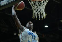 OTC se recuperó ante Obras y volvió a meterse entre los cuatro mejores de la Liga Nacional