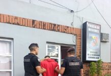 Agredió a su pareja luego de despistar con la moto en Alem