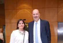 Adjudicaron contrato por más de $114 millones a la asociación que dirige la esposa de Sturzenegger