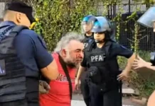 Detuvieron a 12 activistas de Greenpeace que protestaban frente al Congreso por la Ley de Glaciares