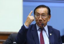 José María Balcázar fue elegido presidente interino de Perú tras la destitución de José Jerí