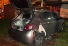 Arrojaron una botella con combustible y provocaron un incendio en dos autos en Posadas