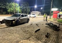 Colisión entre auto y motocicleta dejó un joven lesionado en Posadas