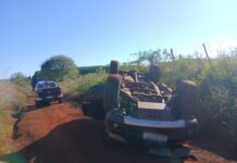 Despistó y volcó con su camioneta en una zona rural de San José