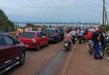 Paseros paraguayos bloquearon el puente internacional Posadas-Encarnación y reclaman poder trabajar