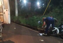Siniestro vial entre un auto y una moto dejó un hombre con lesiones graves en Posadas