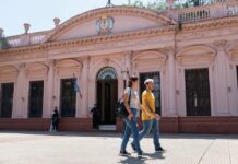 El gobernador Passalacqua echó a un funcionario por un posible caso de estafa piramidal