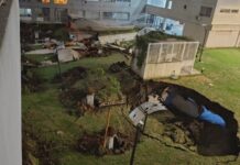 Se derrumbó el estacionamiento de un edificio en Parque Patricios y más de 60 vehículos quedaron aplastados