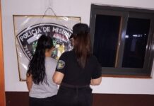 Mujer fue a la comisaría a exigir la liberación de dos detenidos y también terminó tras las rejas