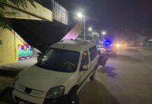 Despistó y chocó contra un cartel en Posadas