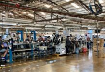 Dass, la única fábrica que produce Nike y Adidas en Argentina, no cierra pero la apertura importadora pone en jaque a 220 trabajadores en Eldorado