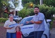 Adjudicación en Oberá: con 17 cuotas, Natalia Gierez recibió su Toyota Yaris y dejó de pagar