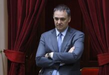 Adorni va al Congreso en medio de los escándalos por sus viajes, gastos y departamentos