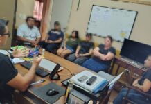 Cinco adolescentes faltaron a la escuela y se fueron a tomar vino pero los encontró la Policía