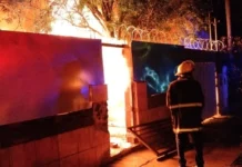 Un incendio destruyó una vivienda y dañó otra en Posadas: investigan si fue intencional