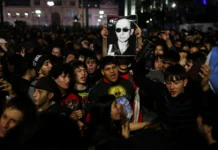 Adiós al Indio Solari: terminó el velatorio que reunió a una multitud para despedir a la leyenda del rock