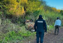 Perdió el control del auto y terminó volcado al costado de la ruta en El Soberbio