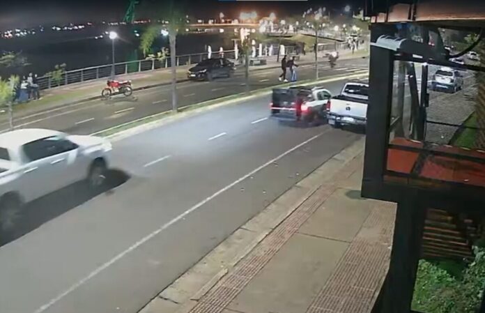 Un-motociclista-hacia-wheelie-y-atropello-a-un-joven-que-murio-tras-el-impacto-en-la-Costanera-de-Posadas-1