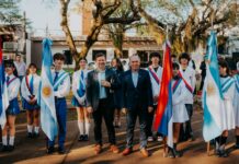 Posadas celebró los 11 años de su bandera, símbolo de identidad y pertenencia
