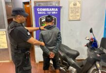 Dijo que la moto era suya, pero había sido robada minutos antes: terminó detenido