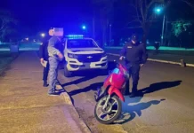 Motociclista con 1,85 g/l de alcohol despistó y fue detenido en Santa Ana