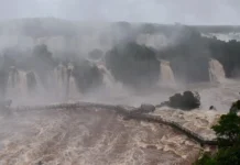 Cataratas del Iguazú: la crecida del río obligó a cerrar la Garganta del Diablo