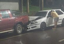 Despistó tras sufrir una descompensación y chocó contra una camioneta estacionada en Posadas