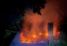 Un incendio consumió un depósito sobre la Ruta Nacional 105