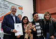 Passalacqua entregó 59 títulos de propiedad a familias de Iguazú