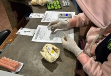 Llevó marihuana escondida dentro de un pan para su pareja detenida y escapó al ser descubierta