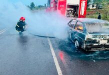 Un vehículo quedó totalmente destruido por un incendio sobre la Ruta Provincial 17 en Dos Hermanas
