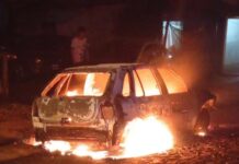 Escuchó dos explosiones y al salir encontró un automóvil envuelto en llamas en Campo Viera