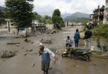 Asciende a 160 el número de muertos por la riada en Nepal y ya son casi 800 los desaparecidos