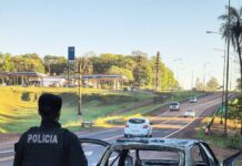 Un automóvil se incendió sobre la Ruta 12, en Eldorado
