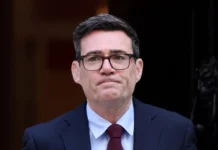 El primer ministro británico advirtió que defenderá con firmeza las Islas Malvinas ante las presiones de Milei y Trump