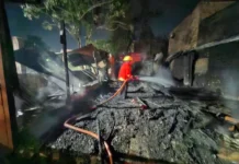 Voraz incendio destruyó una casa sobre la avenida Francisco de Haro de Posadas