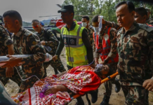 Milagro en Nepal: rescataron a dos trabajadores a diez días de la riada