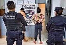 Pareja detenida por agredir a sus familiares y atacar a pedradas a una patrulla policial