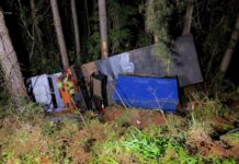 Un camión que transportaba un transformador despistó sobre la ruta nacional 14 en Oberá