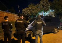 Buscan a una mujer acusada de perseguir y atropellar con una furgoneta a un hombre en Garupá