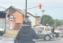 Un auto y una moto chocaron en la intersección de Blas Parera y Tomás Guido